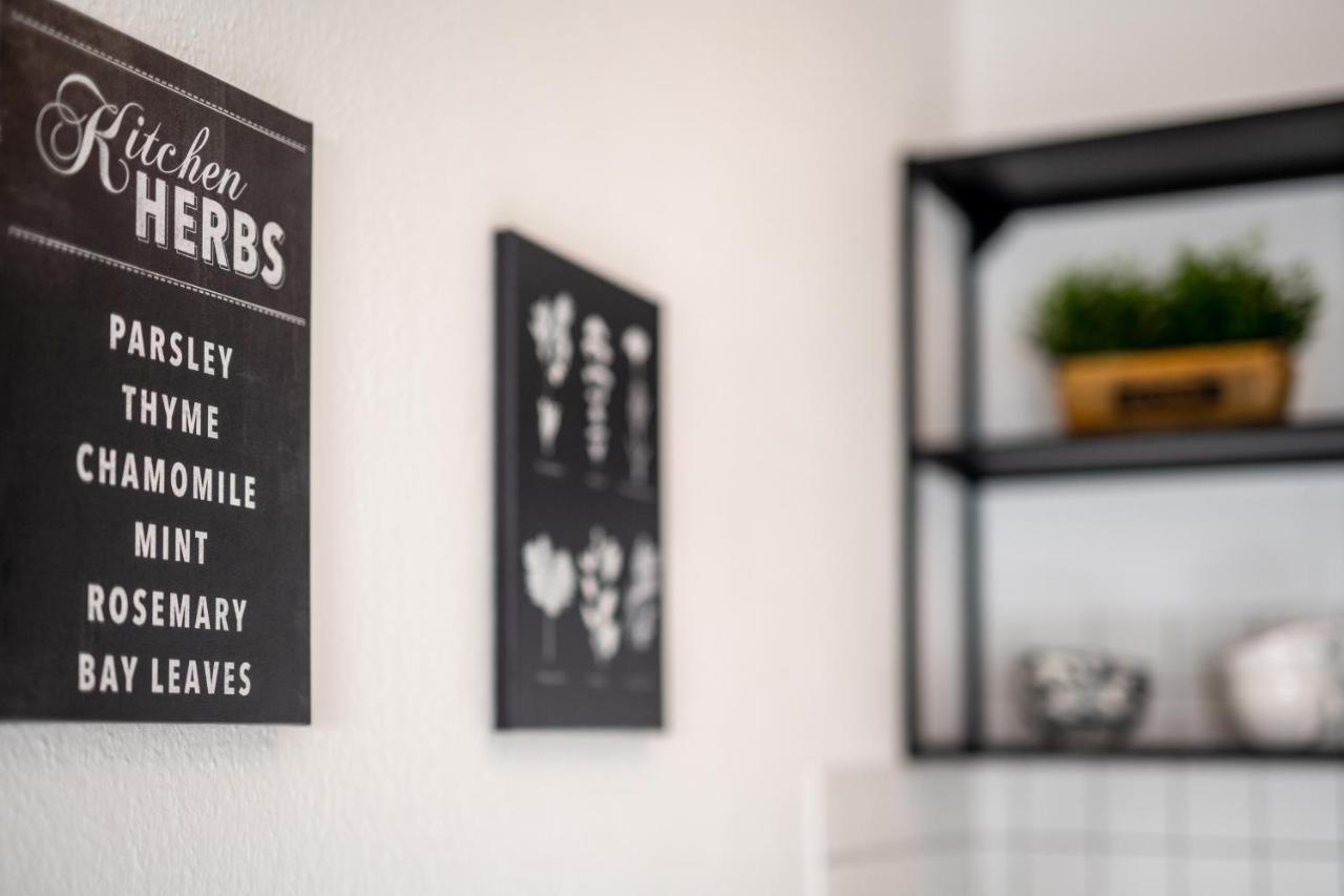 Moderne Eg-Wohnung In Sudenburg Mit Parkplatz, Top Anbindung Magdeburgo Esterno foto